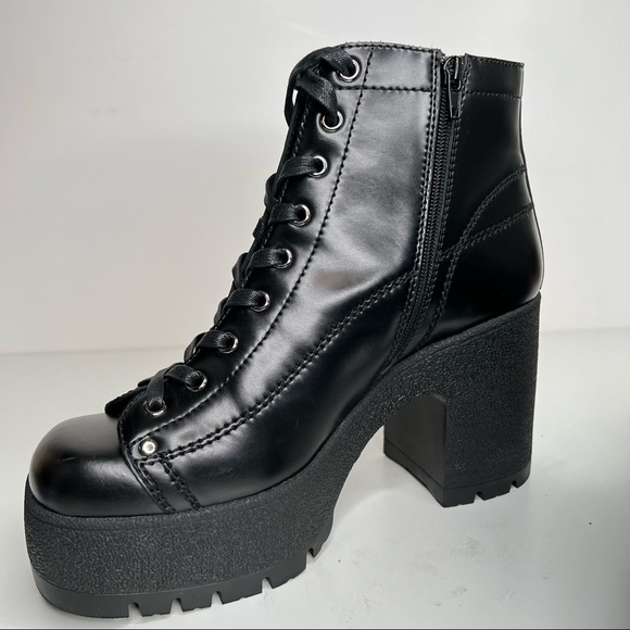 JEFFREY CAMPBELL
Refresh Platform Bootie In Black Box Leather, SIZE 10 - Picture 7 of 11